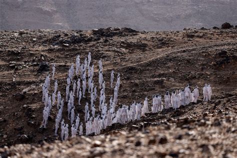 naked girl body paint|The Naked World of Spencer Tunick